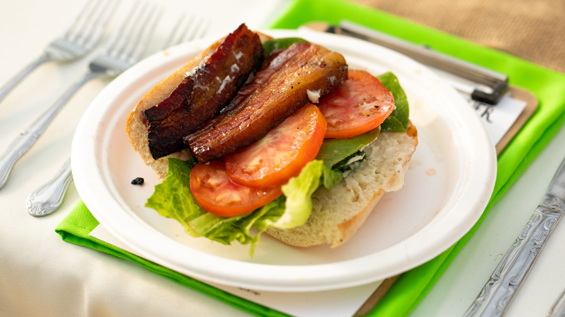 banging-blt-smoking-swine-LHP-farm-to-table-dinner ©Kelly Heck Photography